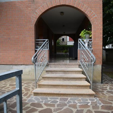 Villa Ferrari Oriella Solignano Nuovo Exterior foto