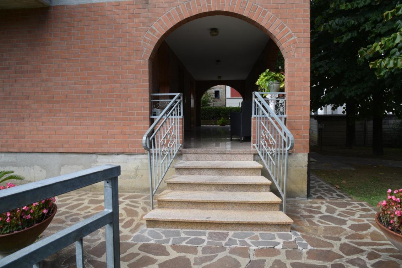 Villa Ferrari Oriella Solignano Nuovo Exterior foto
