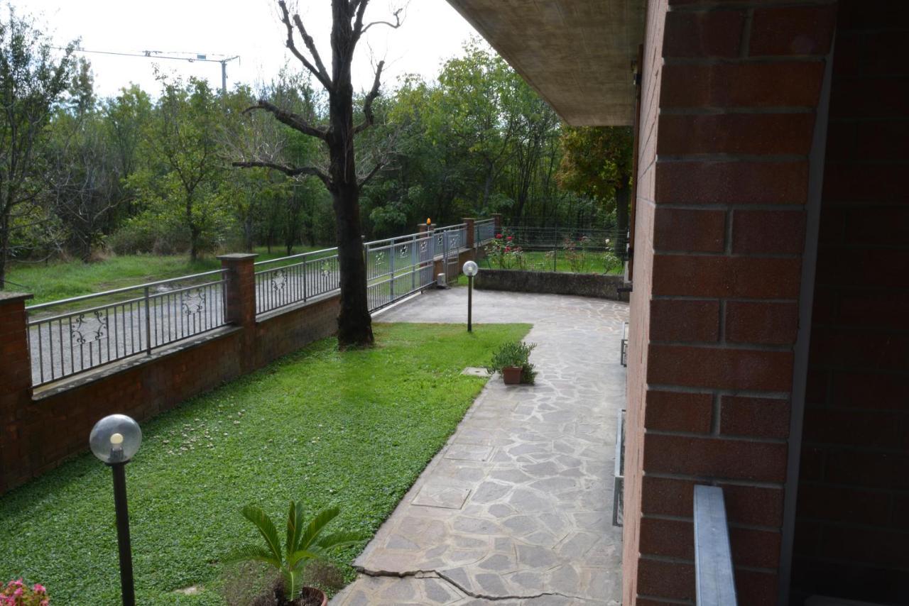 Villa Ferrari Oriella Solignano Nuovo Exterior foto