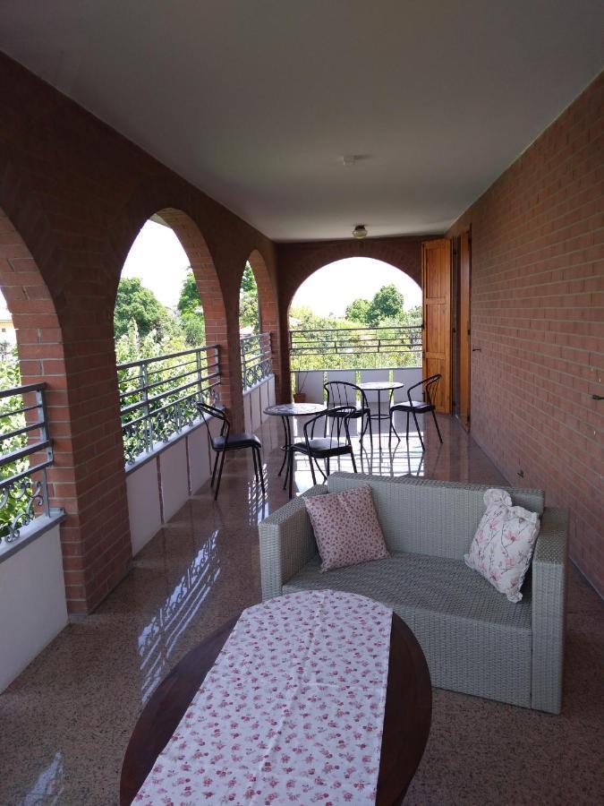 Villa Ferrari Oriella Solignano Nuovo Exterior foto